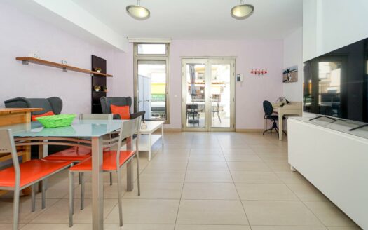 Two bedrooms, terrace and 50 meters from the beach