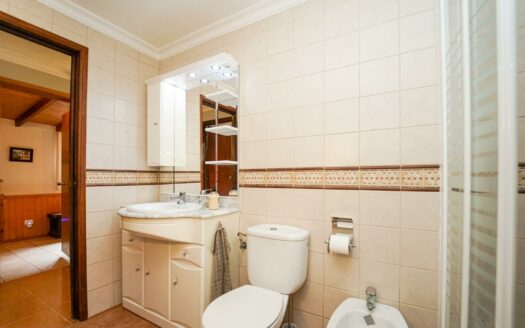 Geräumiges Haus im ruhigen Tauro-Tal – mit Terrasse und Garten