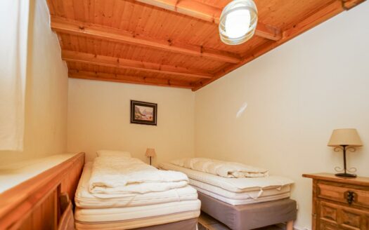 Geräumiges Haus im ruhigen Tauro-Tal – mit Terrasse und Garten