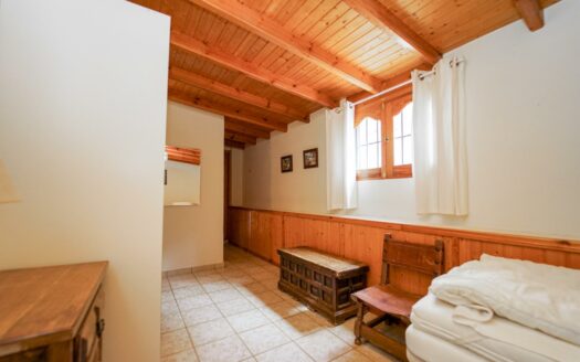 Geräumiges Haus im ruhigen Tauro-Tal – mit Terrasse und Garten