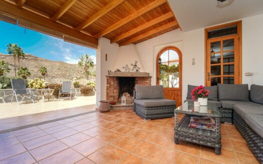 Geräumiges Haus im ruhigen Tauro-Tal – mit Terrasse und Garten