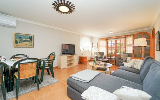 Geräumiges Haus im ruhigen Tauro-Tal – mit Terrasse und Garten