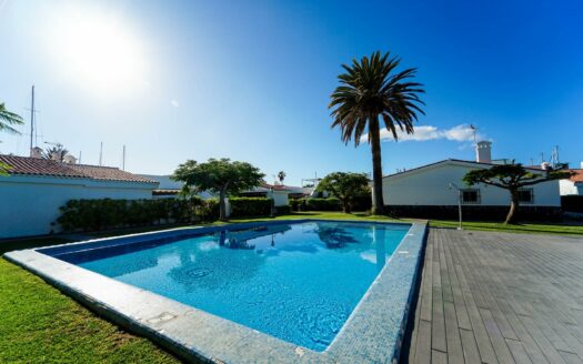 Unique Property with Rooftop Terrace in Exclusive Pasito Blanco