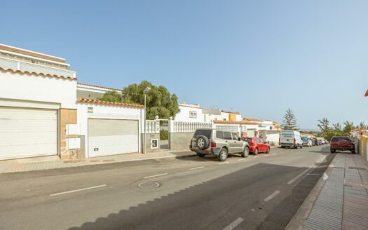 Charmantes Einfamilienhaus mit großzügigen Terrassen ☀️, Garage und Gartenbereich in San Fernando de Maspalomas