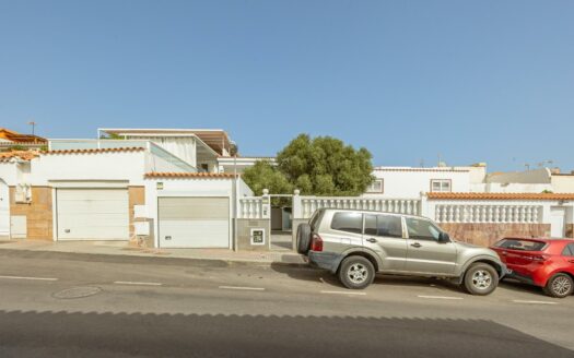 Charmantes Einfamilienhaus mit großzügigen Terrassen ☀️, Garage und Gartenbereich in San Fernando de Maspalomas