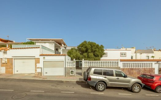 Charmantes Einfamilienhaus mit großzügigen Terrassen ☀️, Garage und Gartenbereich in San Fernando de Maspalomas