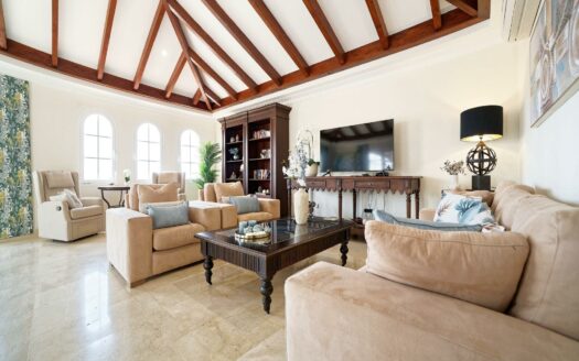 LUXURIÖSES PENTHOUSE VON 250 M2 MIT 3 SCHLAFZIMMERN UND MEERBLICK IN MONTE CARRERA, LOMA DOS