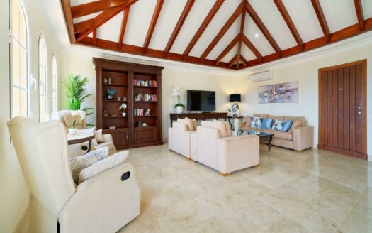 LUXURIÖSES PENTHOUSE VON 250 M2 MIT 3 SCHLAFZIMMERN UND MEERBLICK IN MONTE CARRERA, LOMA DOS