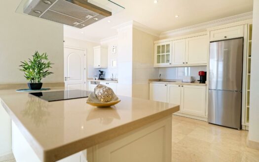 LUXURIÖSES PENTHOUSE VON 250 M2 MIT 3 SCHLAFZIMMERN UND MEERBLICK IN MONTE CARRERA, LOMA DOS