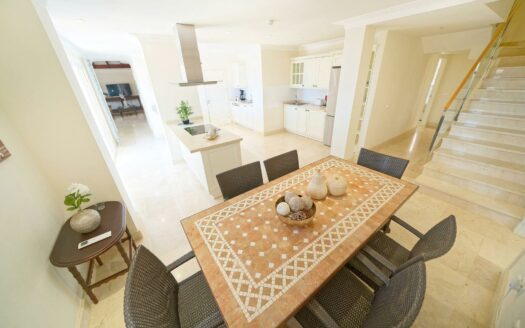 LUXURIÖSES PENTHOUSE VON 250 M2 MIT 3 SCHLAFZIMMERN UND MEERBLICK IN MONTE CARRERA, LOMA DOS