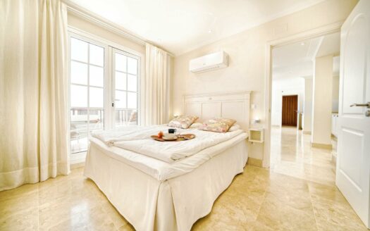 LUXURIÖSES PENTHOUSE VON 250 M2 MIT 3 SCHLAFZIMMERN UND MEERBLICK IN MONTE CARRERA, LOMA DOS