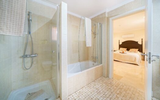 LUXURIÖSES PENTHOUSE VON 250 M2 MIT 3 SCHLAFZIMMERN UND MEERBLICK IN MONTE CARRERA, LOMA DOS