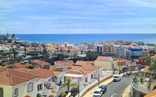 LUXURIÖSES PENTHOUSE VON 250 M2 MIT 3 SCHLAFZIMMERN UND MEERBLICK IN MONTE CARRERA, LOMA DOS