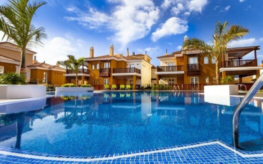 LUXURIÖSES PENTHOUSE VON 250 M2 MIT 3 SCHLAFZIMMERN UND MEERBLICK IN MONTE CARRERA, LOMA DOS