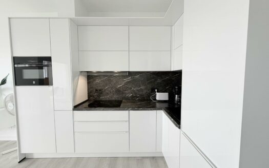 Beachfront apartment with sea views