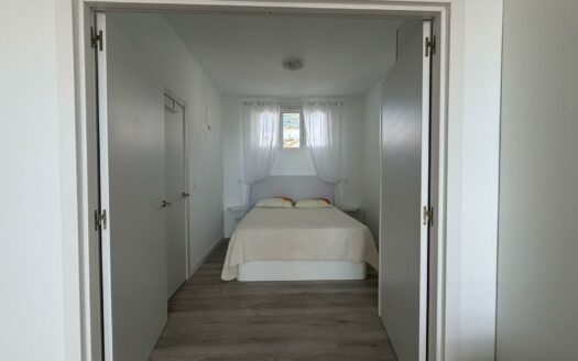 Beachfront apartment with sea views