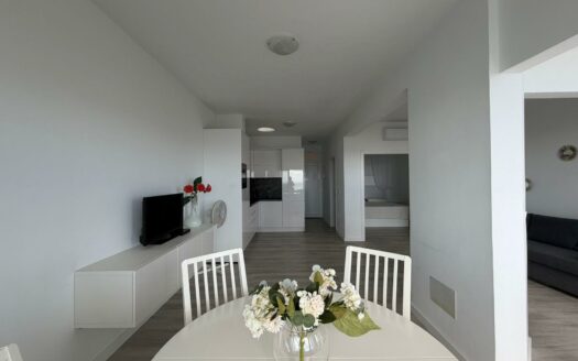 Beachfront apartment with sea views