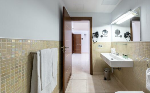 Complex of 46 apartments in Puerto Rico Beach