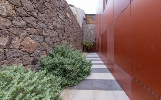 Complex of 46 apartments in Puerto Rico Beach