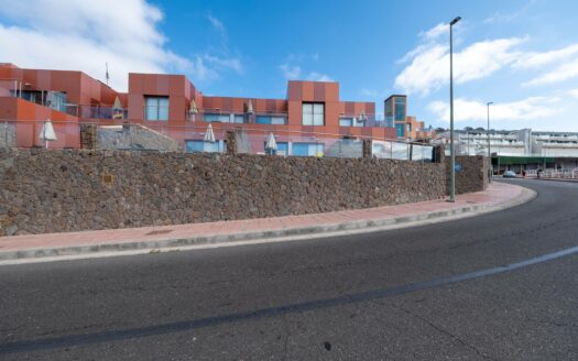 Complex of 46 apartments in Puerto Rico Beach