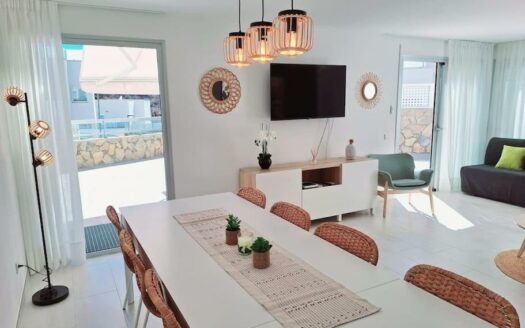 Exclusiva Villa Independiente con Piscina Privada en Tauro