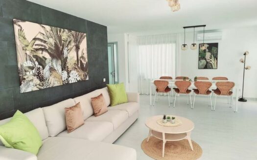 Exclusiva Villa Independiente con Piscina Privada en Tauro