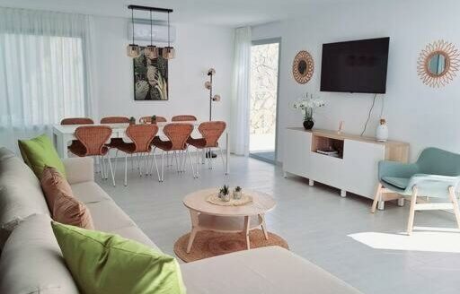 Exclusiva Villa Independiente con Piscina Privada en Tauro