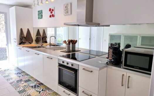 Exclusiva Villa Independiente con Piscina Privada en Tauro