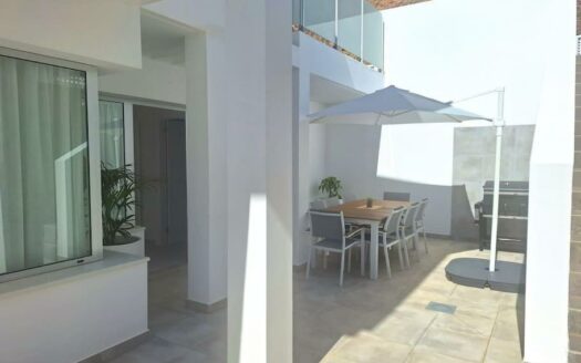 Exclusiva Villa Independiente con Piscina Privada en Tauro