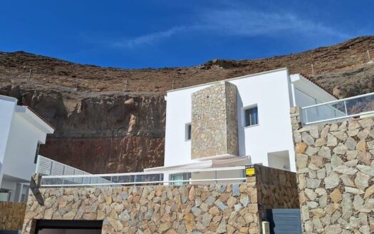 Exclusiva Villa Independiente con Piscina Privada en Tauro