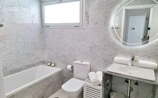 Exclusiva Villa Independiente con Piscina Privada en Tauro