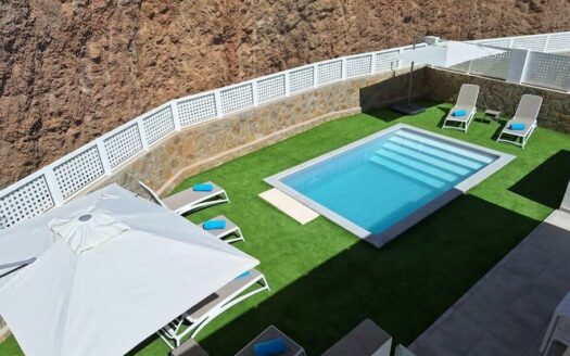 Exclusiva Villa Independiente con Piscina Privada en Tauro