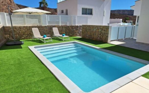 Exclusiva Villa Independiente con Piscina Privada en Tauro