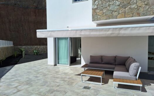 Exclusiva Villa Independiente con Piscina Privada en Tauro