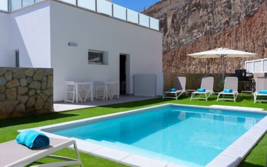 Exclusiva Villa Independiente con Piscina Privada en Tauro