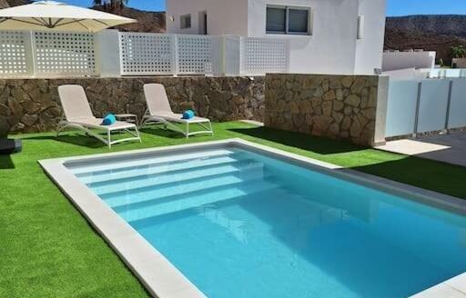 Exclusiva Villa Independiente con Piscina Privada en Tauro