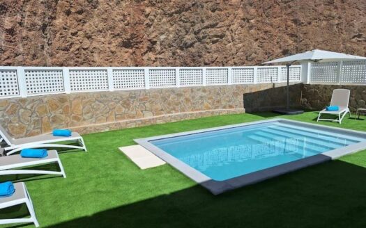 Exclusiva Villa Independiente con Piscina Privada en Tauro