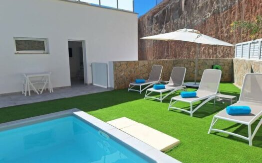 Exclusiva Villa Independiente con Piscina Privada en Tauro