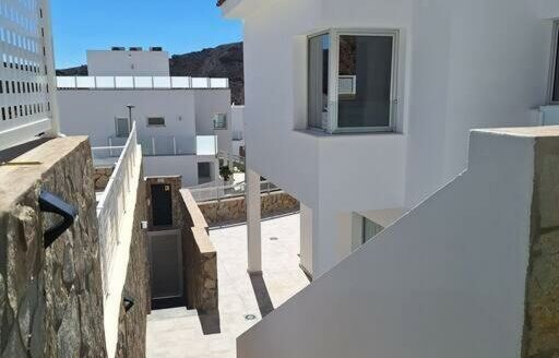 Exclusiva Villa Independiente con Piscina Privada en Tauro