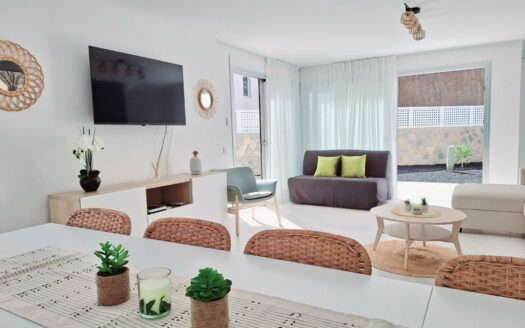 Exclusiva Villa Independiente con Piscina Privada en Tauro