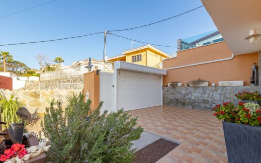 Semi-detached apartment in Montaña La Data with Solarium, Garage and Sea Views