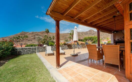 Geräumiges Haus im ruhigen Tauro-Tal – mit Terrasse und Garten