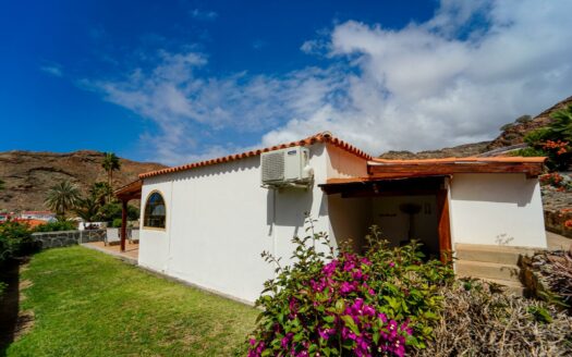 Geräumiges Haus im ruhigen Tauro-Tal – mit Terrasse und Garten