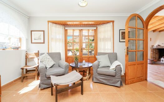 Geräumiges Haus im ruhigen Tauro-Tal – mit Terrasse und Garten