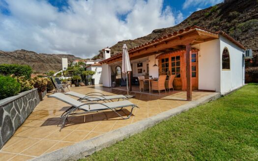 Geräumiges Haus im ruhigen Tauro-Tal – mit Terrasse und Garten