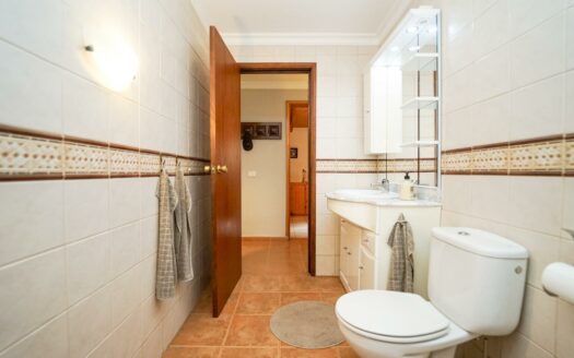 Geräumiges Haus im ruhigen Tauro-Tal – mit Terrasse und Garten