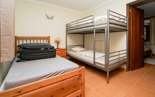 Geräumiges Haus im ruhigen Tauro-Tal – mit Terrasse und Garten