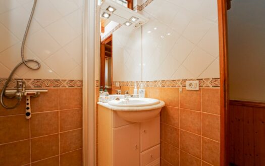 Geräumiges Haus im ruhigen Tauro-Tal – mit Terrasse und Garten