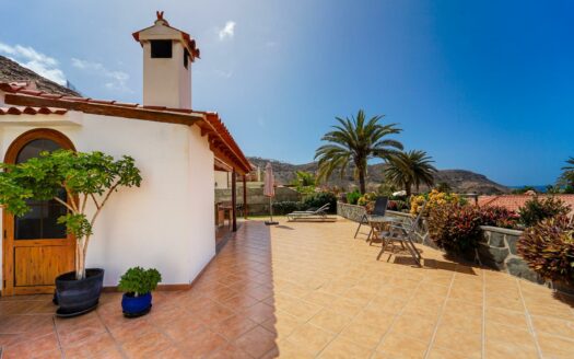 Geräumiges Haus im ruhigen Tauro-Tal – mit Terrasse und Garten
