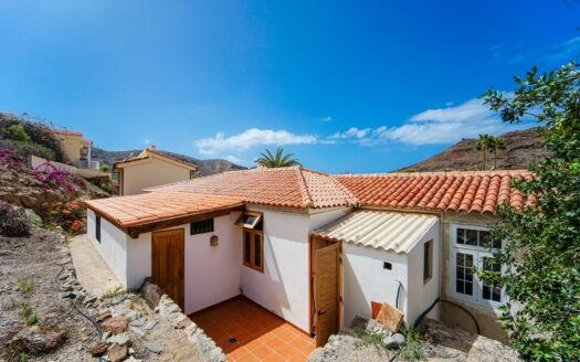 Geräumiges Haus im ruhigen Tauro-Tal – mit Terrasse und Garten